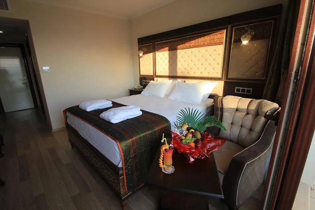 Royal Palace Kusadasi Hotel